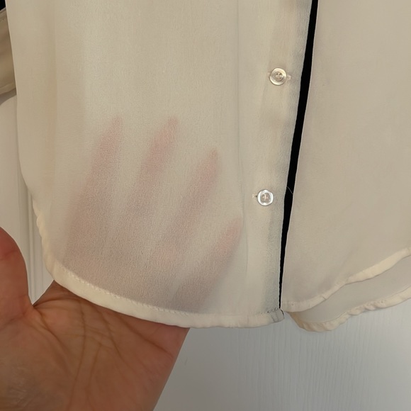 White shirt - Picture 2 of 7